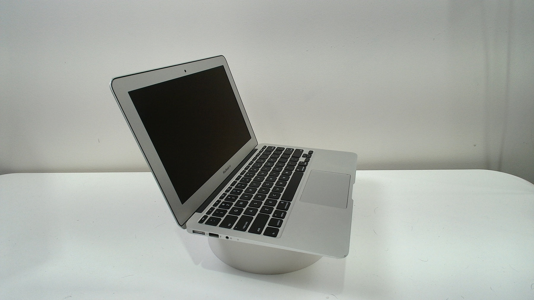 MacBook Air 11 inch 2012 Silver (Read Description)