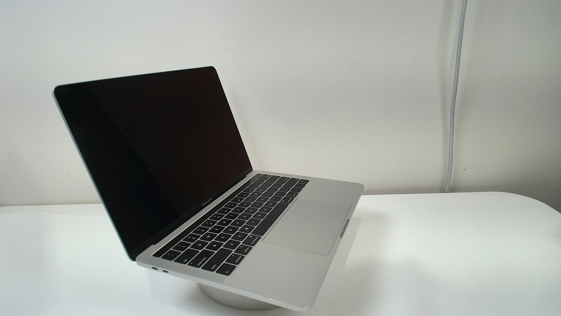 MacBook Pro (13-inch, 2019, 2 TBT3)‎ (Read Description)