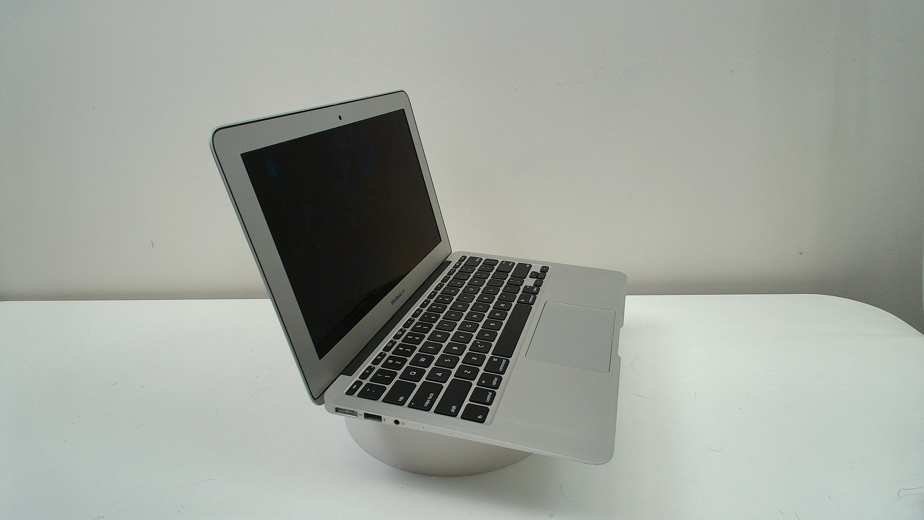 MacBook Air 11 inch 2013 Silver (Read Description)