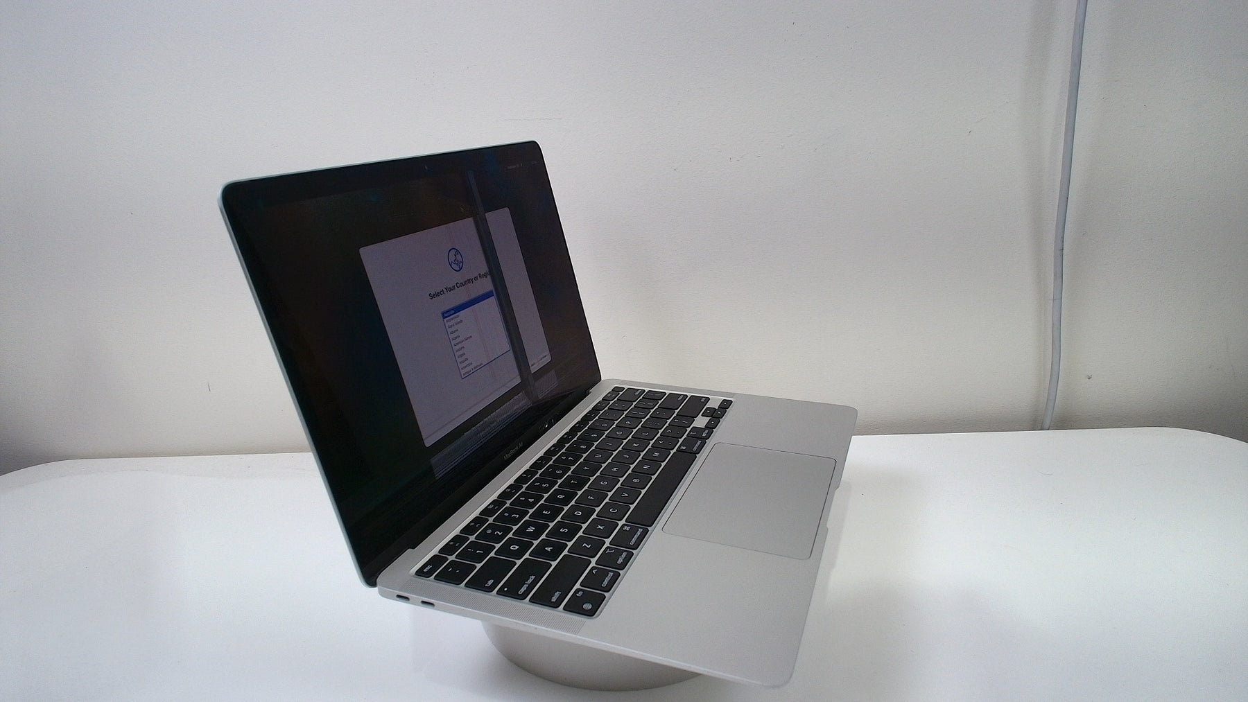 MacBook Air (M1, 2020) (Read Description)