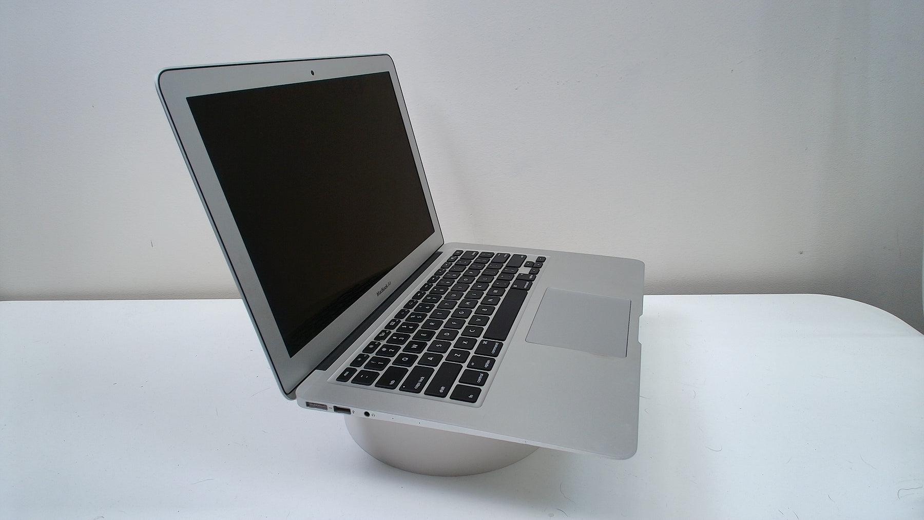 MacBook Air (13-inch, Early 2014)‎ (Read Description)
