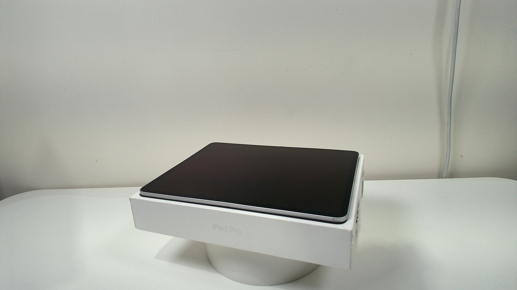 iPad Pro 12.9 inch, 3rd Gen, Cellular‎ (Read Description)