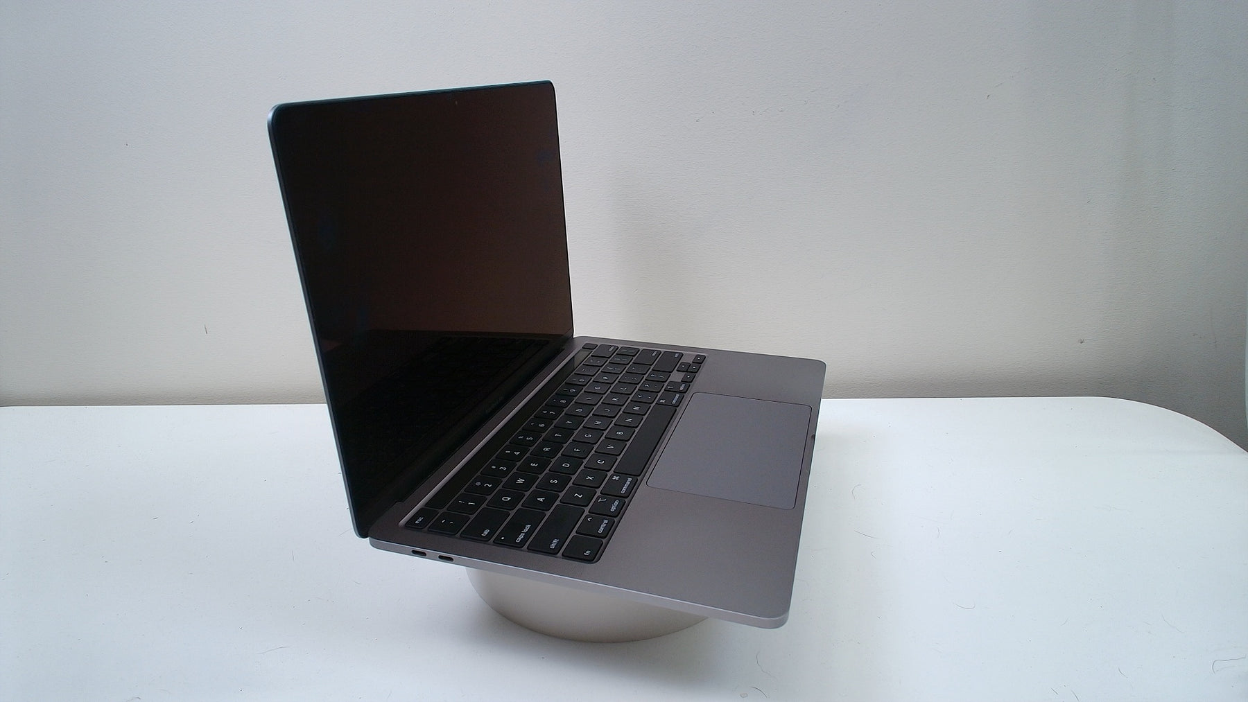 MacBook Pro (13-inch, 2020, 2 TBT3)‎ (Read Description)