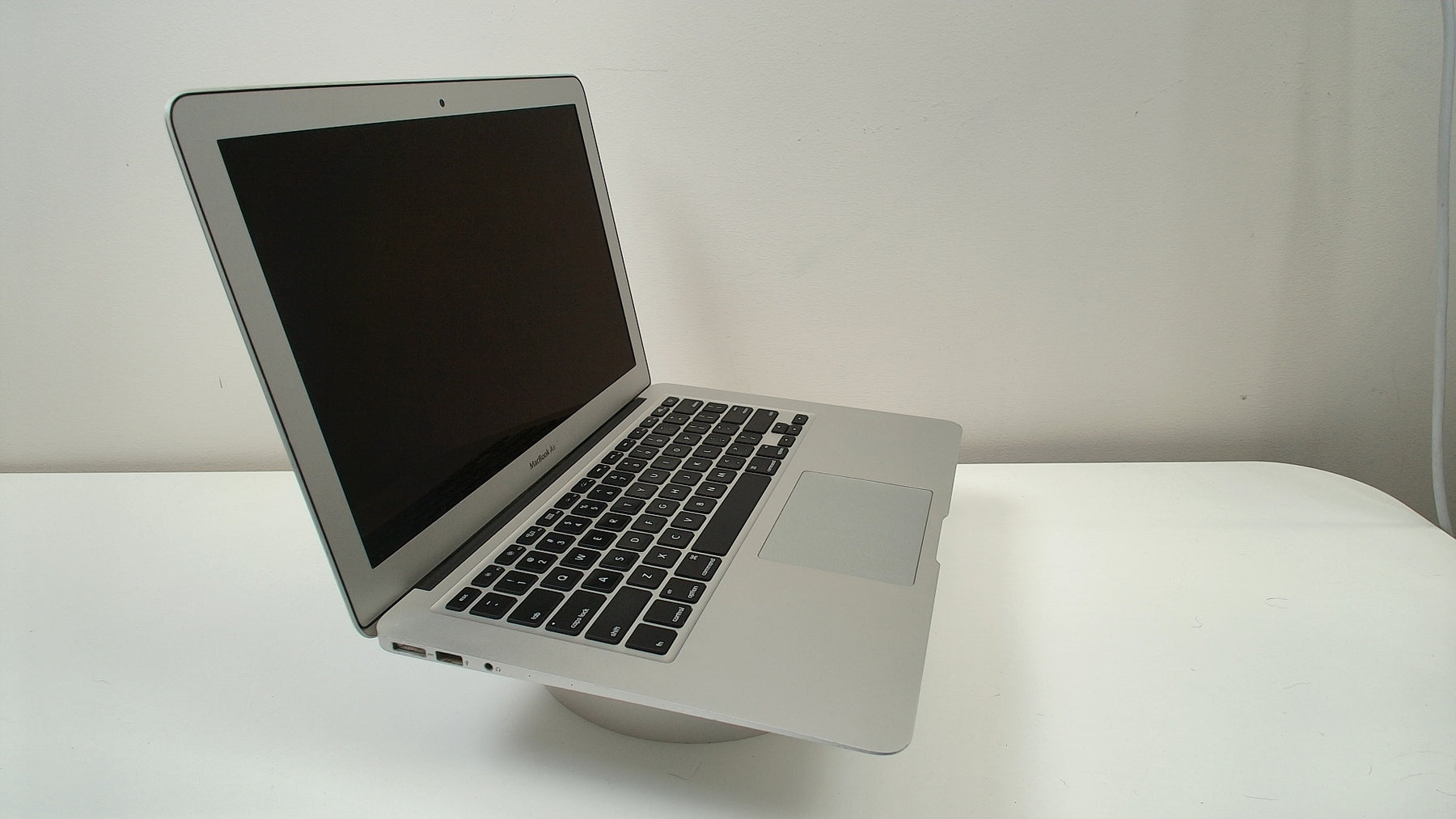 MacBook Air 13 inch 2015 (Read Description)