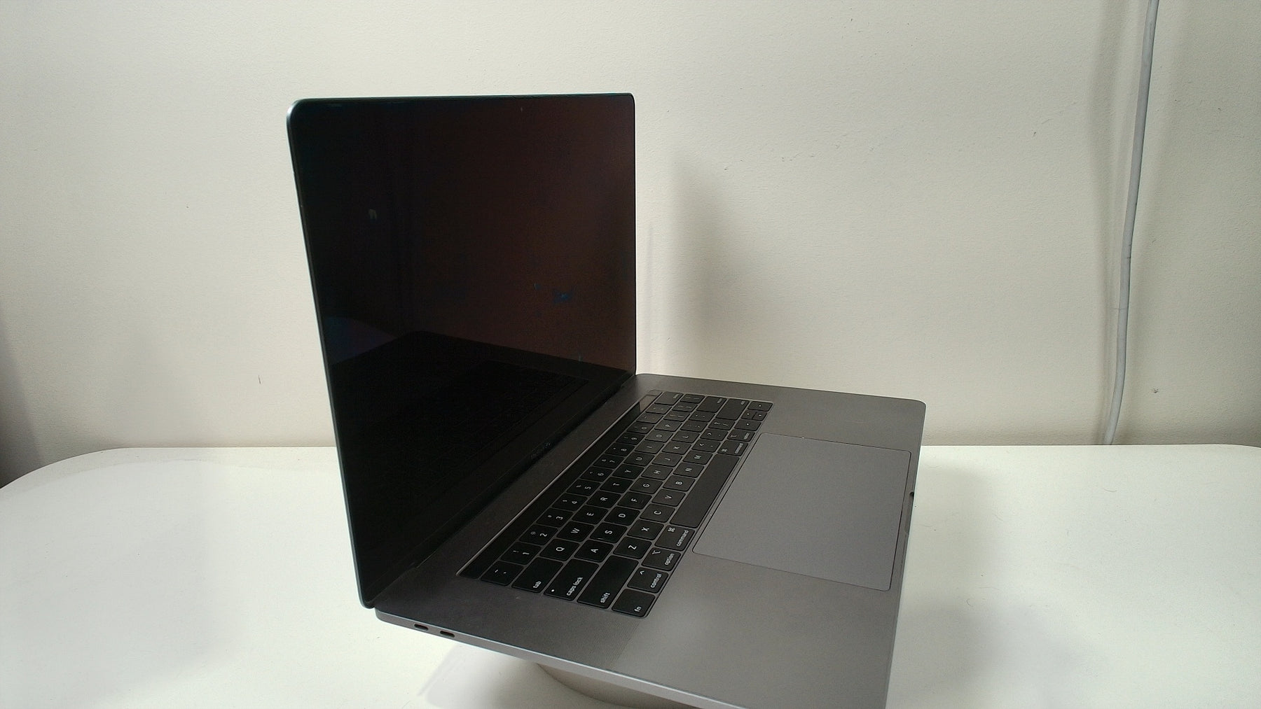 Macbook Pro 15 inch Touchbar 2018 (Read Description)