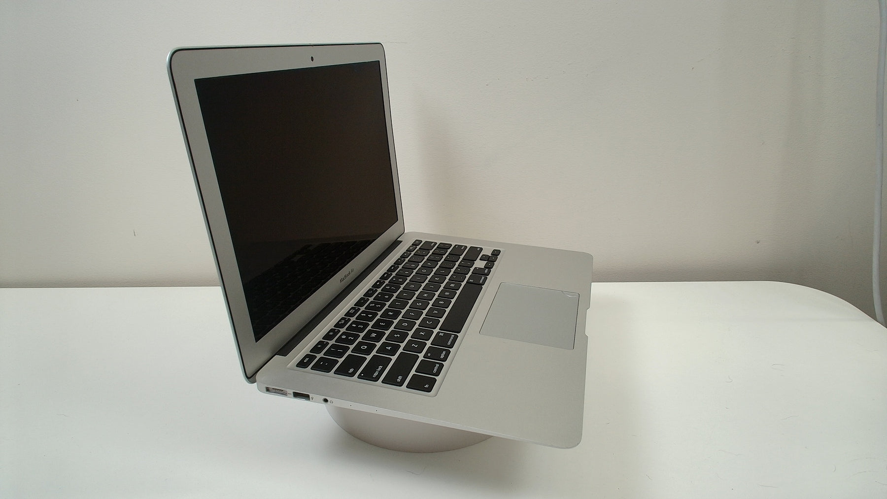 MacBook Air 13 inch 2017 (Read Description)