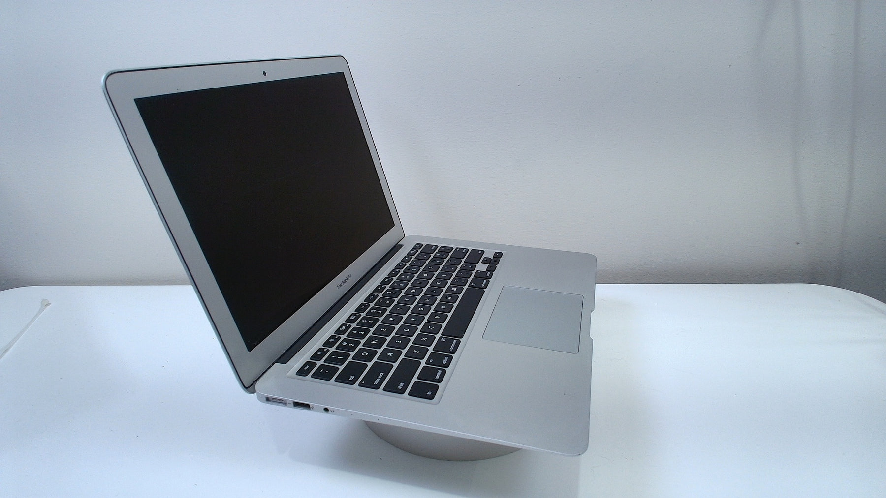 MacBook Air (13-inch, Early 2015)‎ (Read Description)