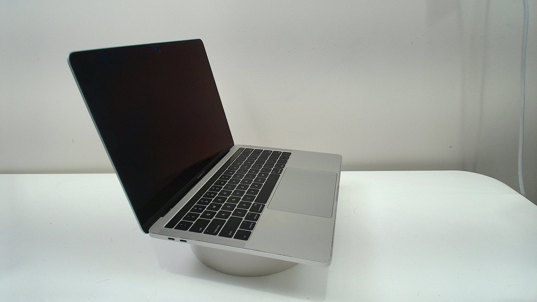 MacBook Pro (13-inch, 2016, 4 TBT3)‎ (Read Description)