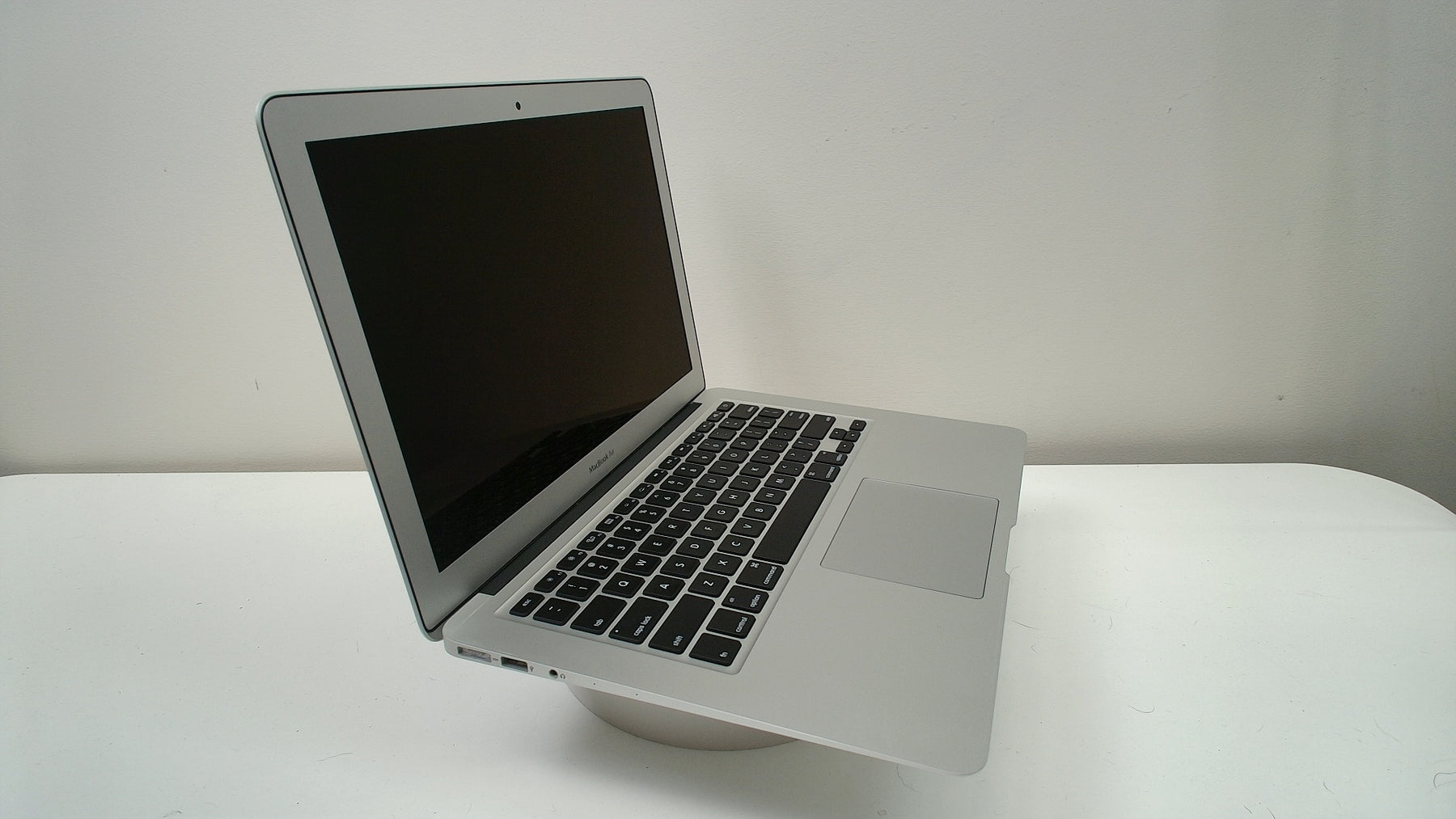 MacBook Air 13 inch 2014 (Read Description)