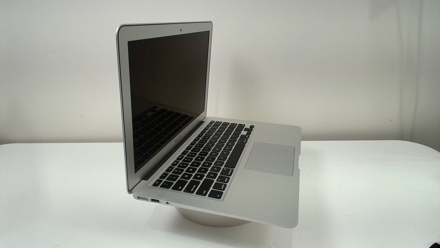 MacBook Air 13 inch 2017 (Read Description)