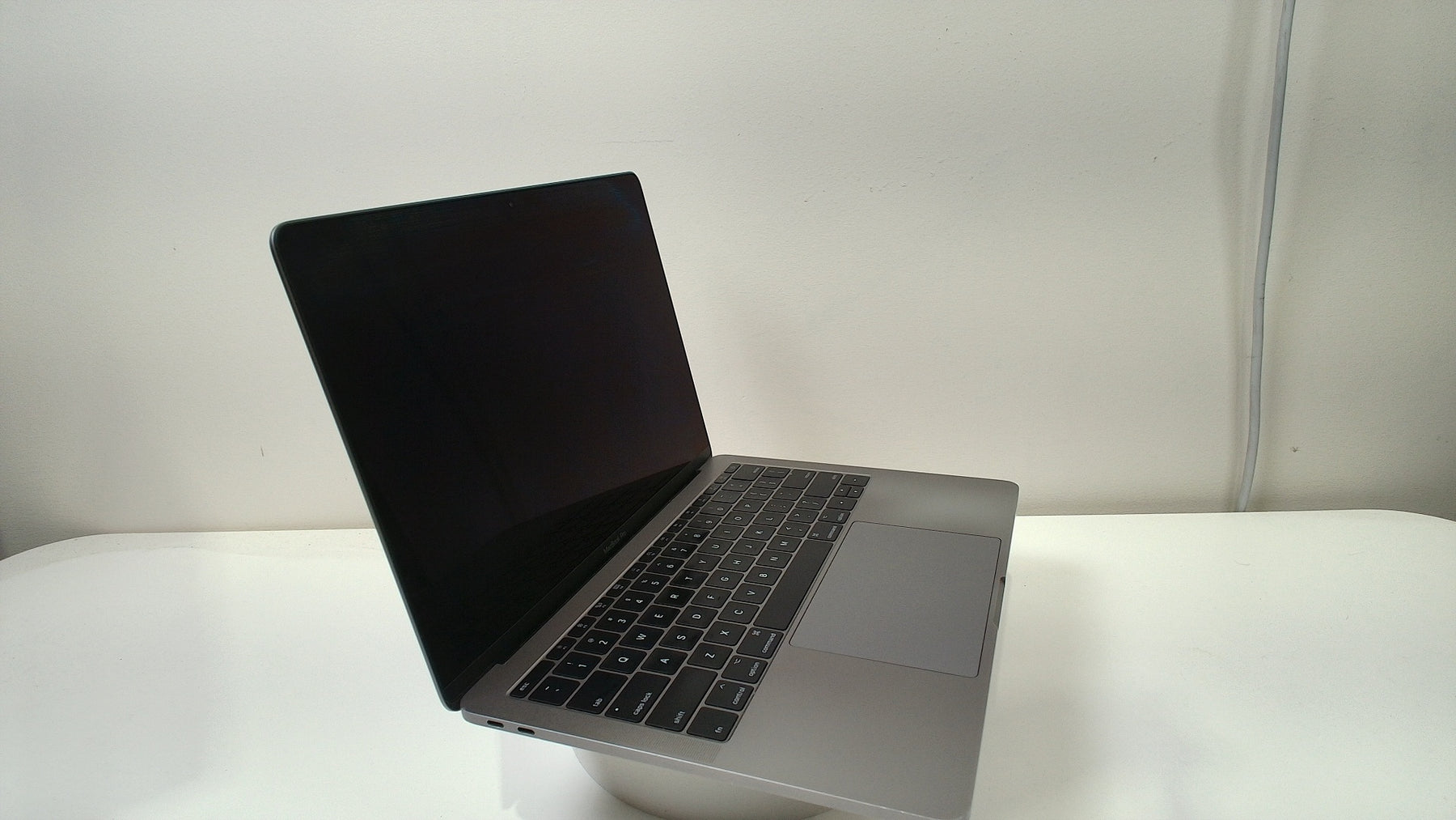 MacBook Pro (13-inch, 2017, 2 TBT3)‎ (Read Description)
