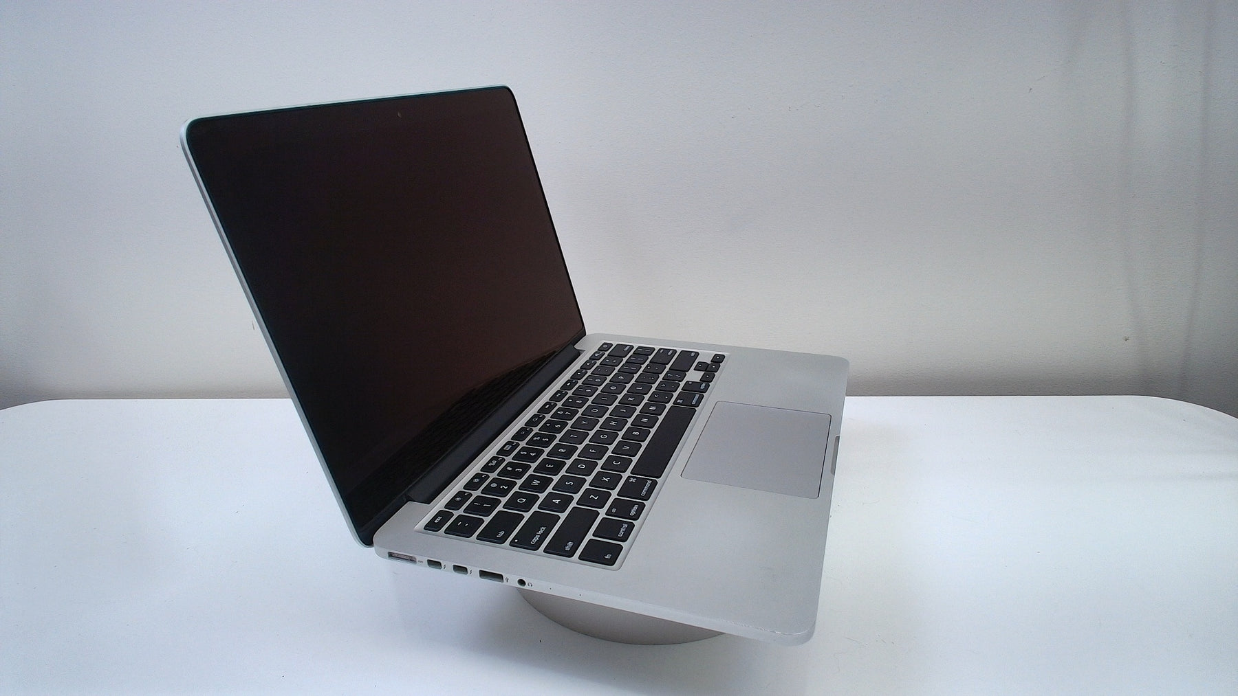 MacBook Pro (Retina, 13-Inch 2015) (Read Description)