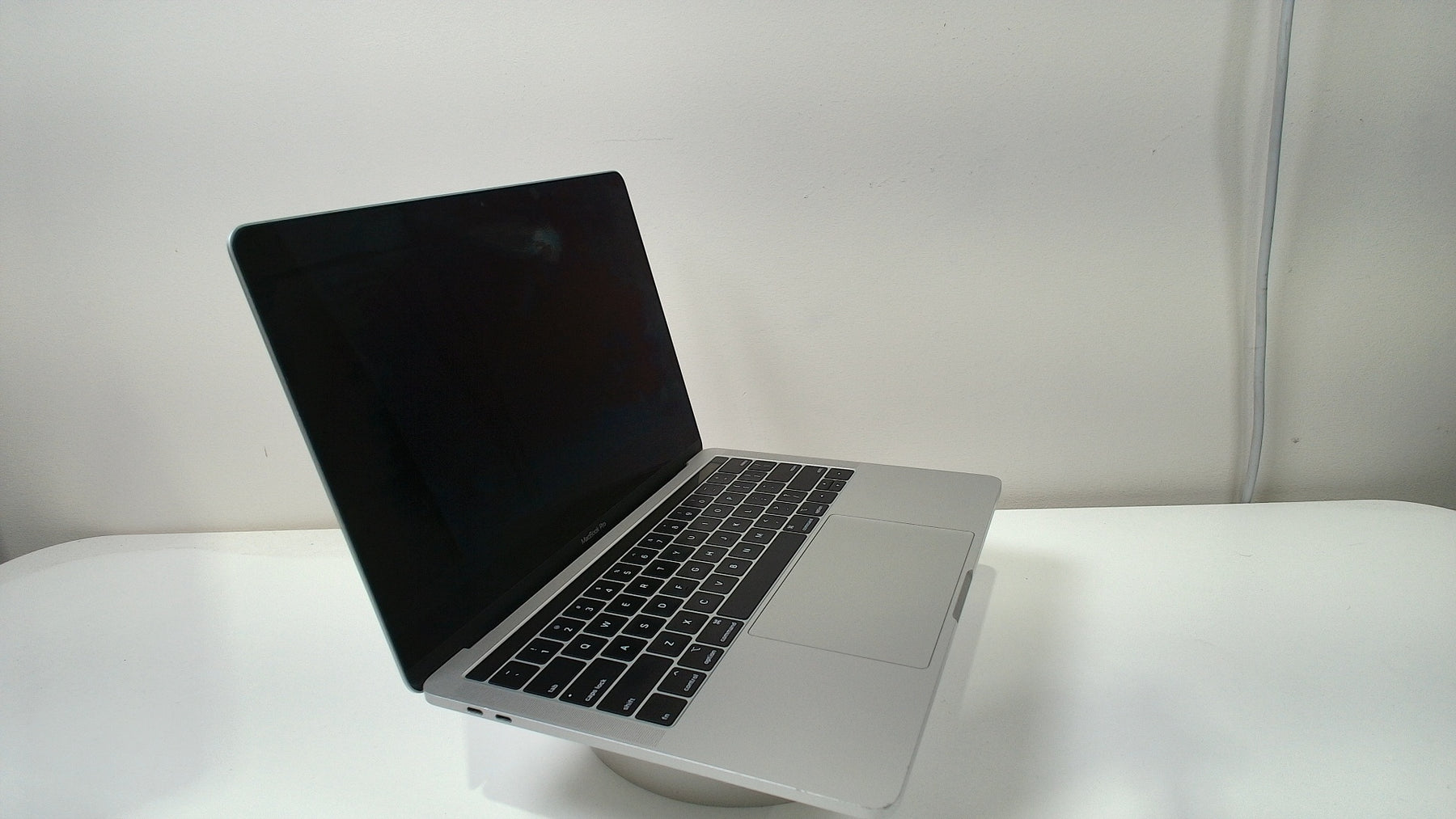 MacBook Pro (13-inch, 2019, Two Thunderbolt 3 ports) (Read Description)