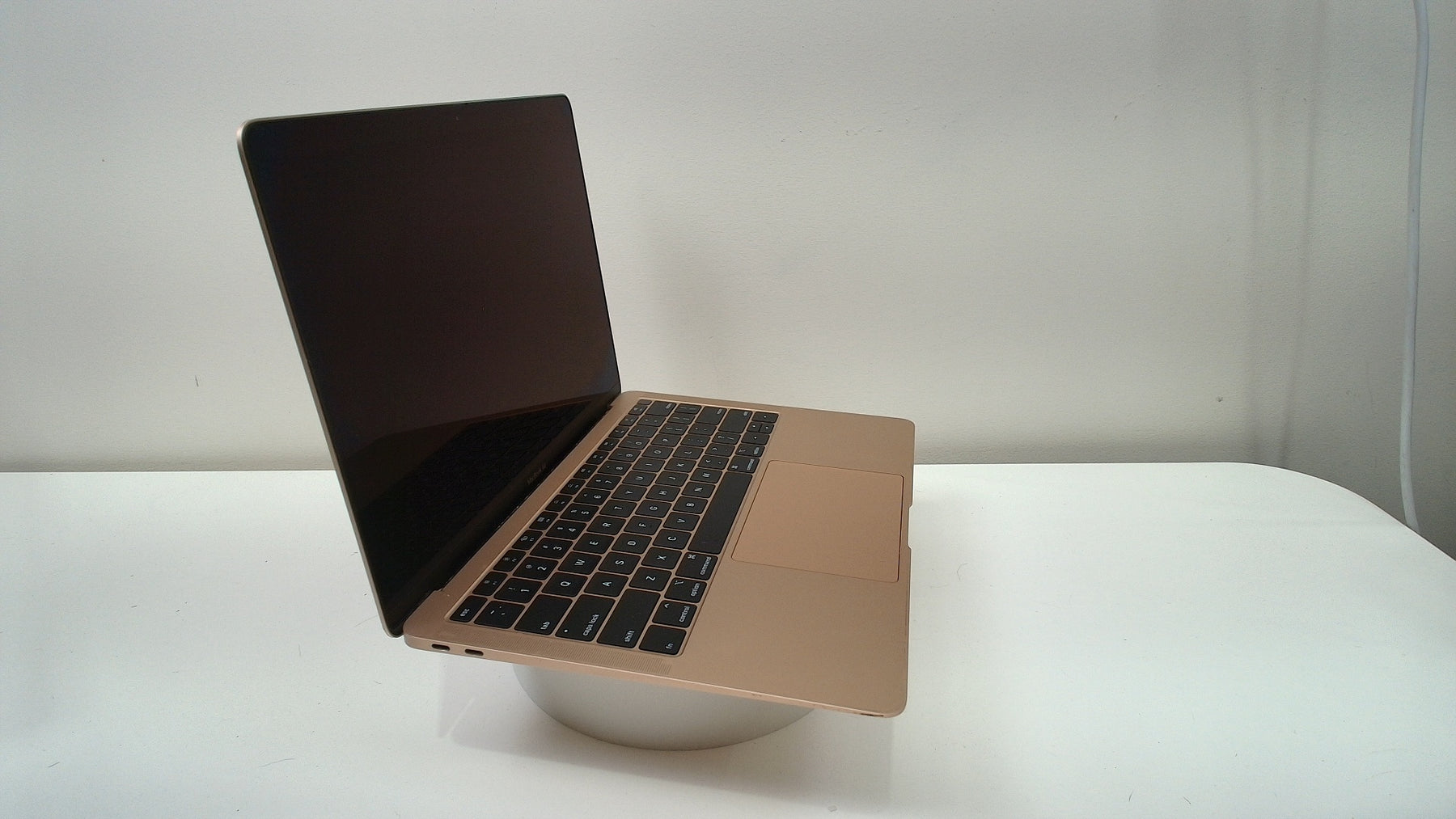 MacBook Air 13 inch retina 2019 Gold (Read Description)