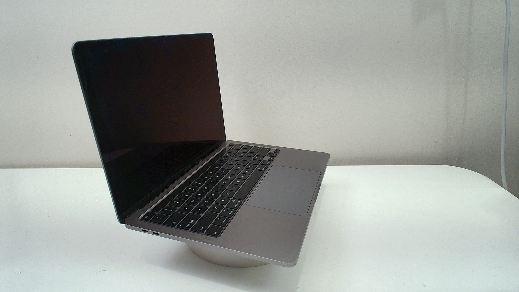 MacBook Pro (13-inch, 2020, 4 TBT3)‎ (Read Description)