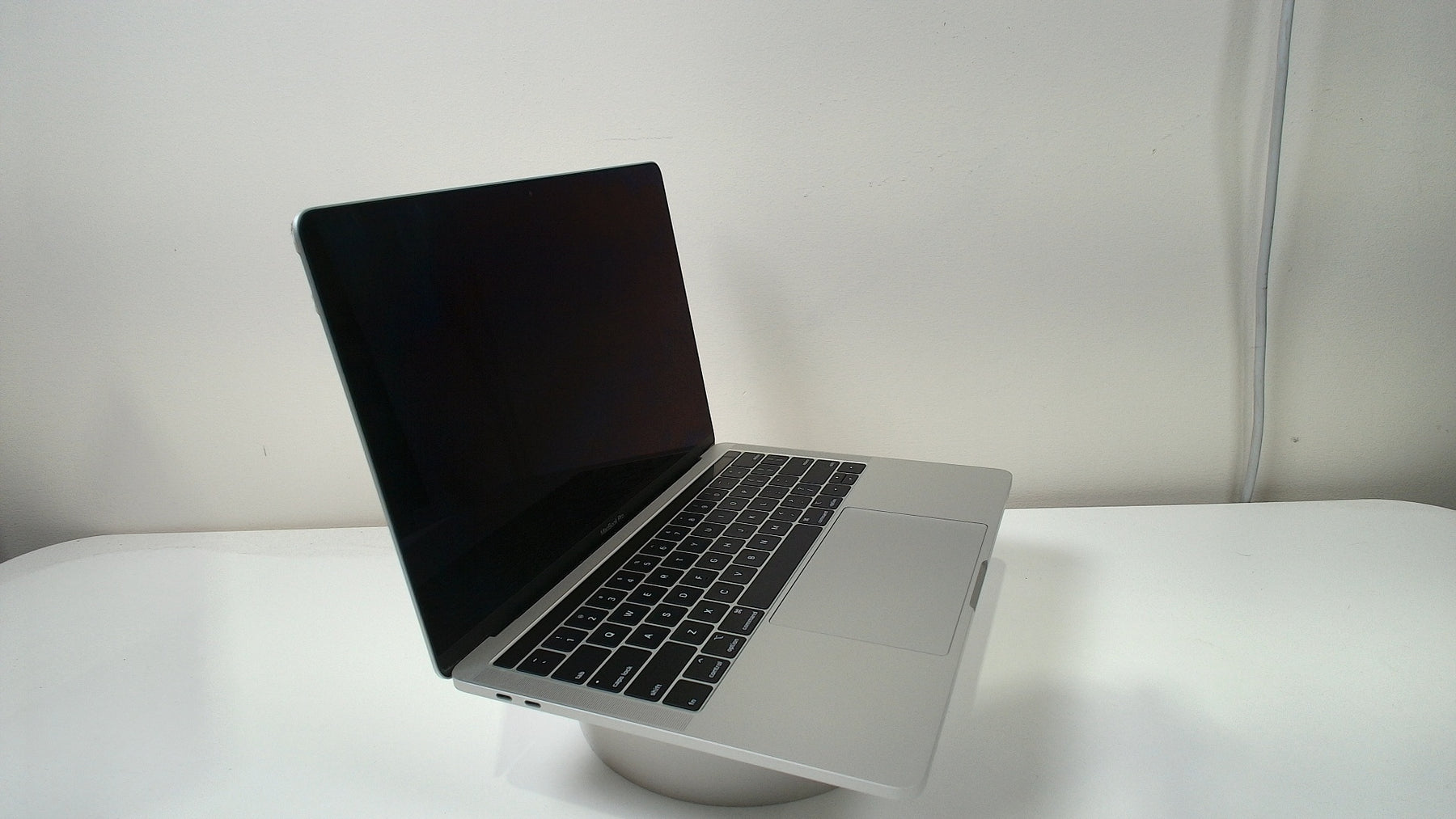 Macbook Pro 13 inch Touchbar 2019 Silver (Read Description)