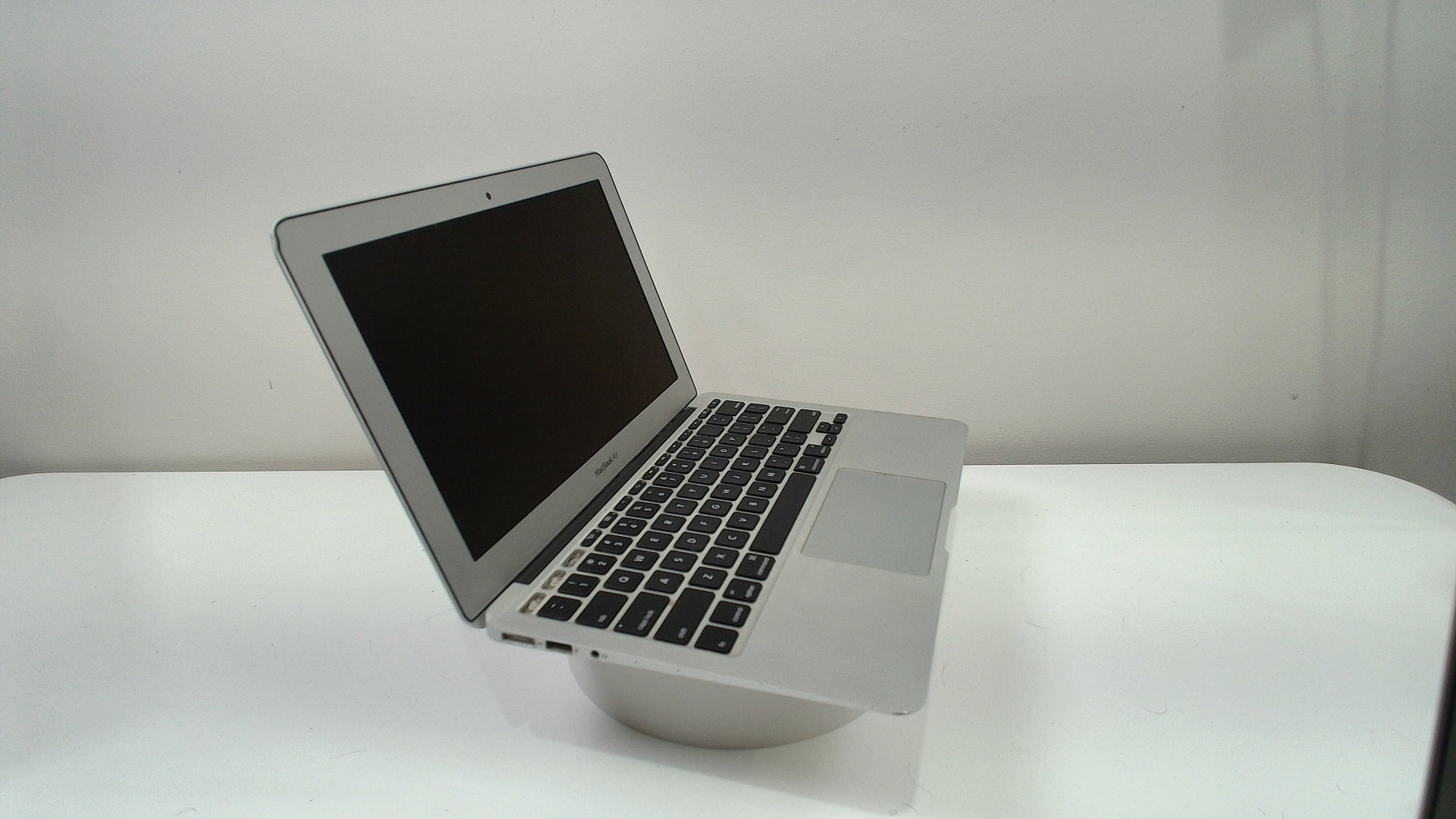 MacBook Air 11 inch 2015 (Read Description)