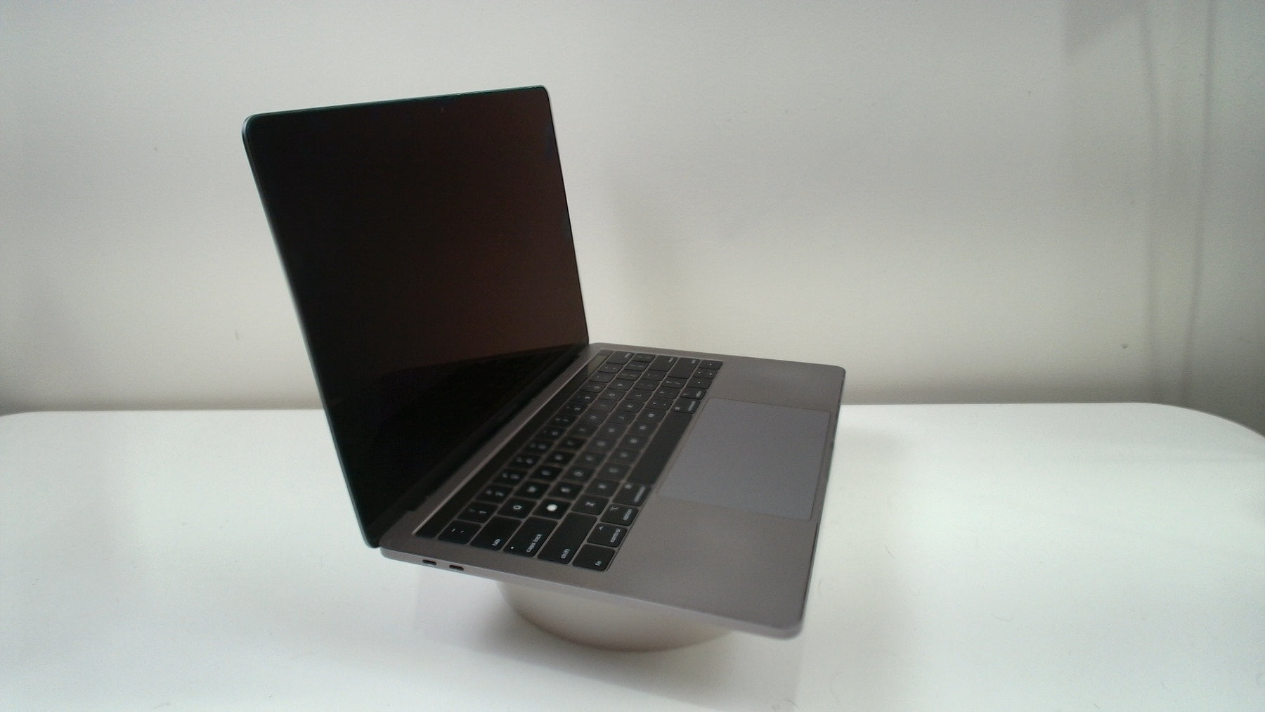 MacBook Pro 13 inch 2019 4 TBT3 (Read Description)