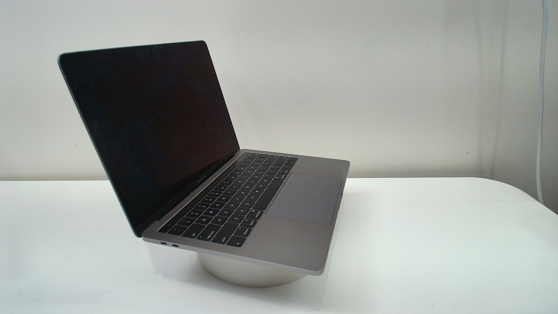 MacBook Pro 13 inch 2019 touchbar (Intel, 4 Thunderbolt Ports) (Read Description)