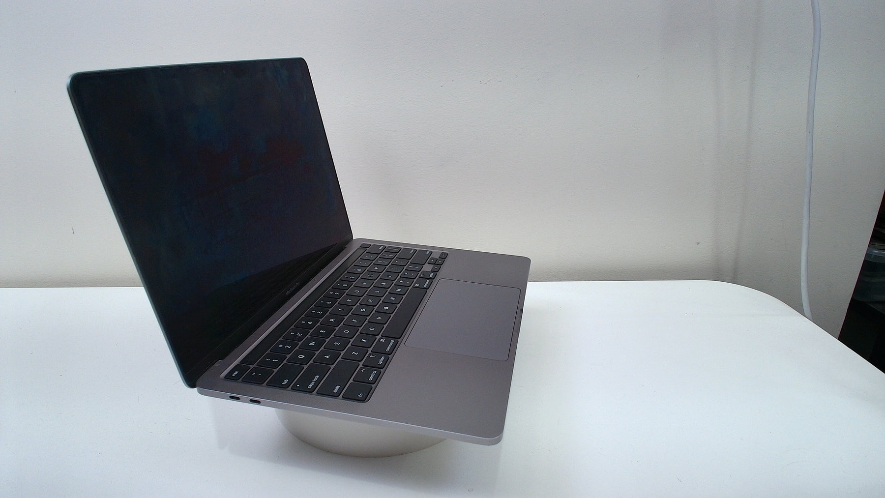 MacBook Pro 13 inch touchbar 2020 (Intel, 4 Thunderbolt Ports) (Read Description)