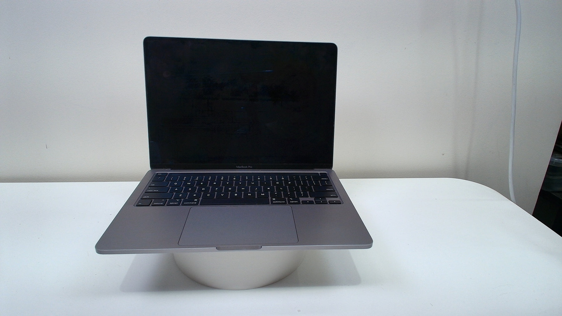 MacBook Pro 13 inch touchbar 2020 (Intel, 4 Thunderbolt Ports) (Read Description) - Label