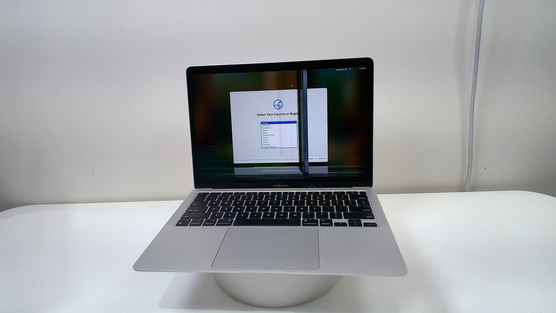 MacBook Air (M1, 2020) (Read Description) - Label