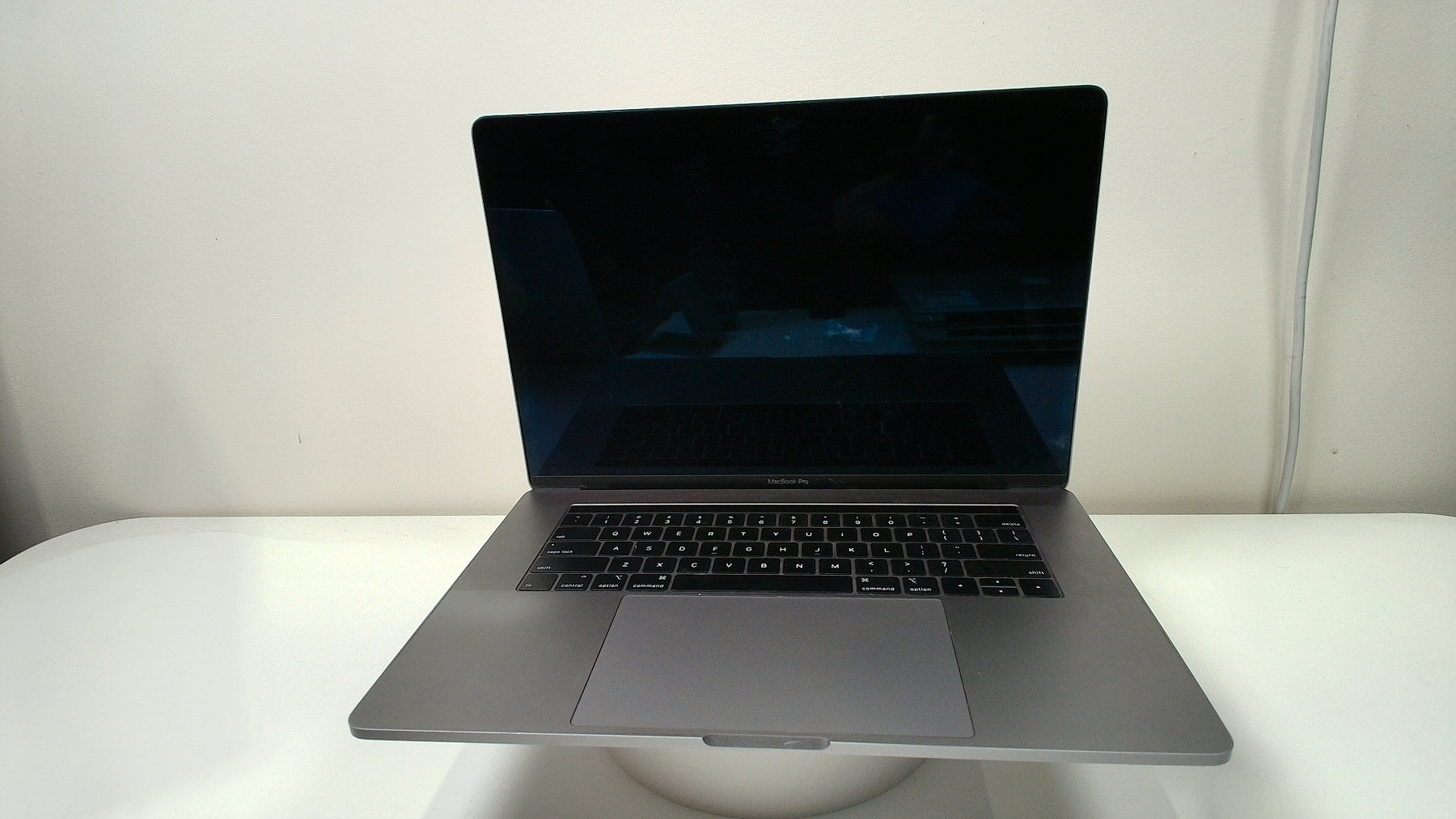 Macbook Pro 15 inch Touchbar 2018 (Read Description) - Label