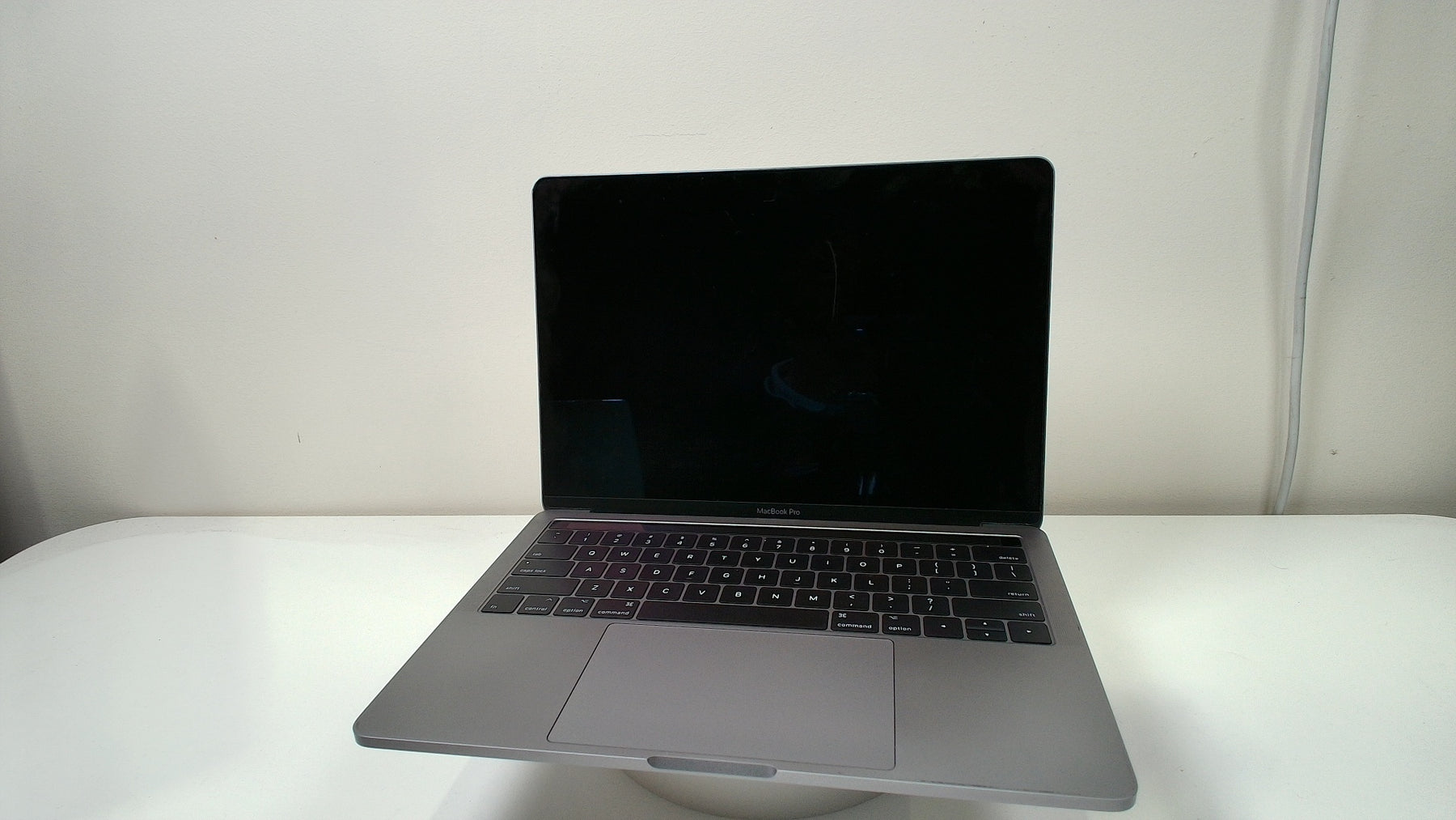 Macbook Pro 13 inch 2017 (Touchbar) Space-Grey (Read Description) - Label