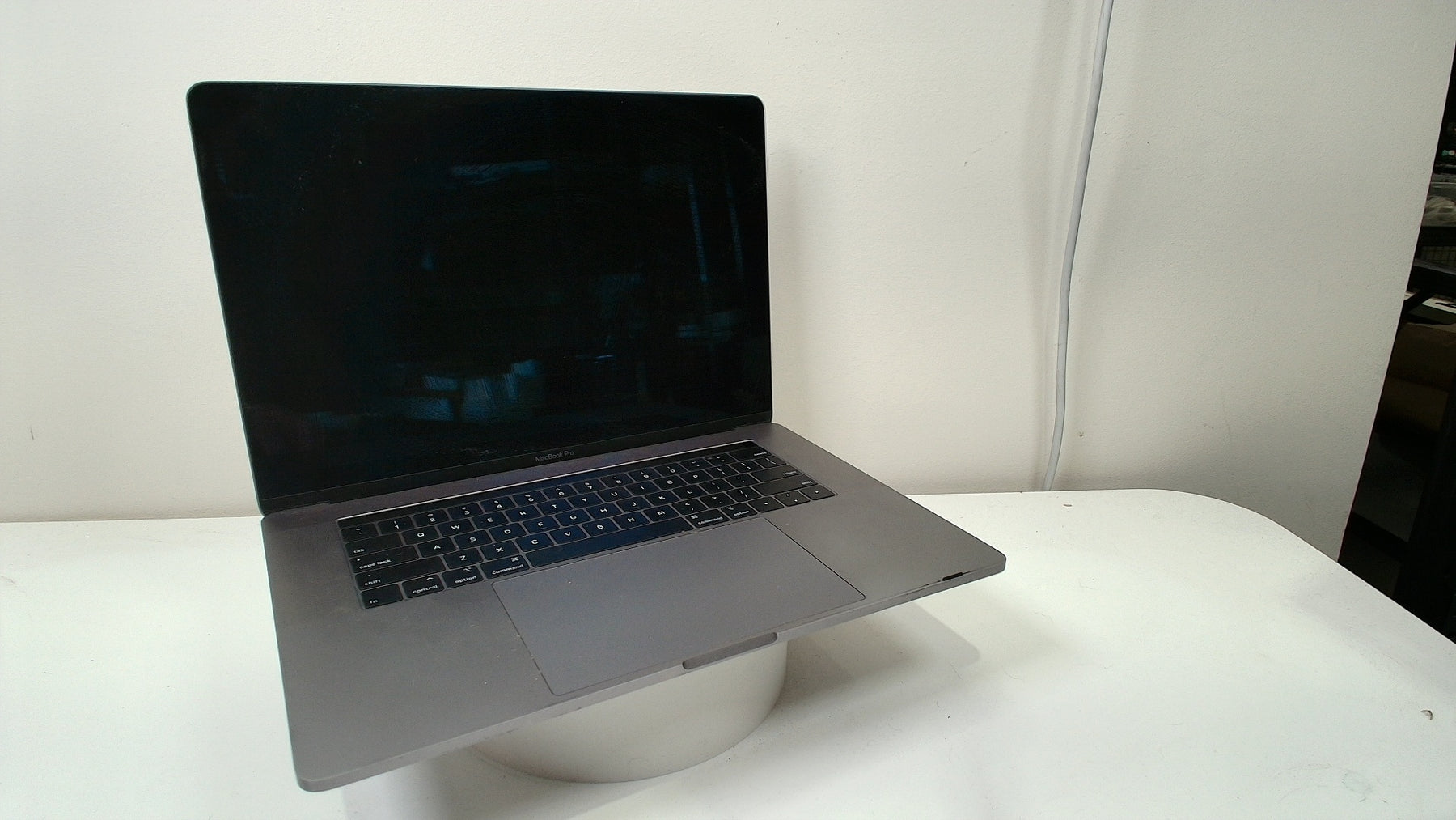 MacBook Pro 15 inch 2019 Space Grey (Read Description) - Label