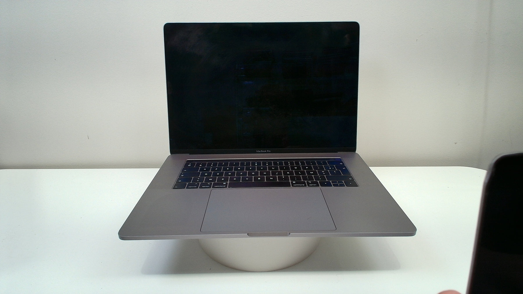 MacBook Pro (15-inch, 2019) (Read Description) - Label
