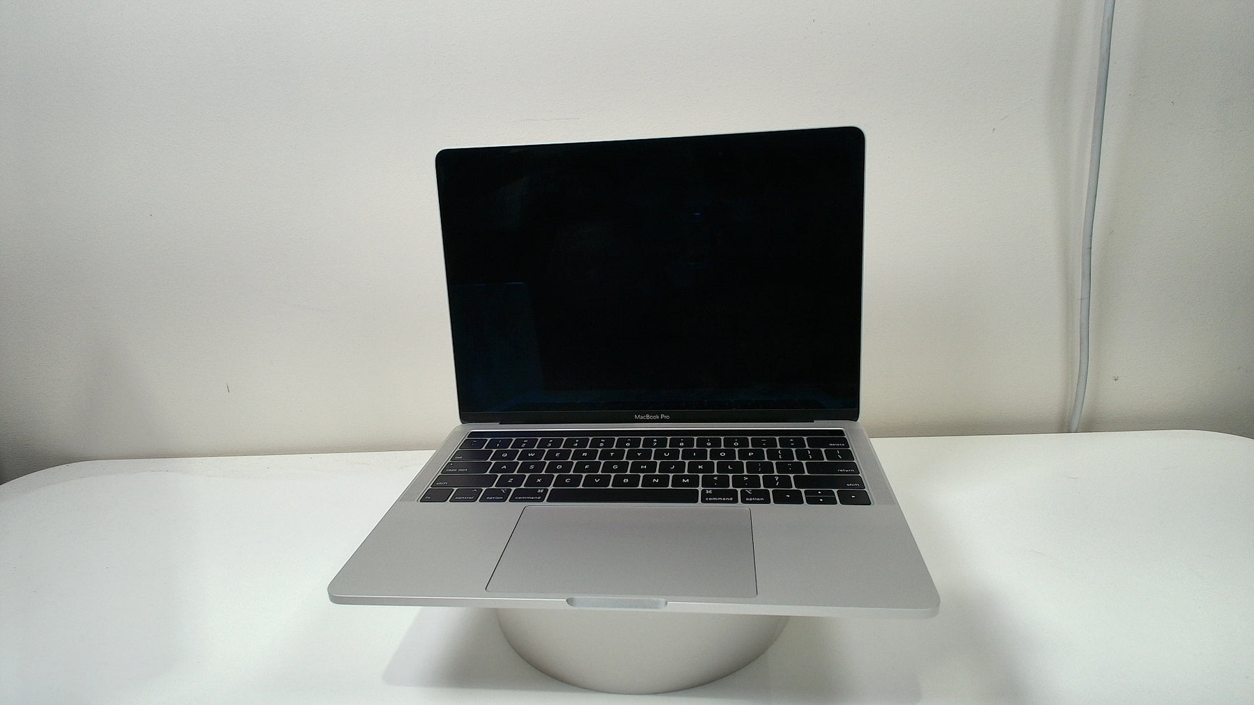 Macbook Pro 13 inch Touchbar 2019 Silver (Read Description) - Label