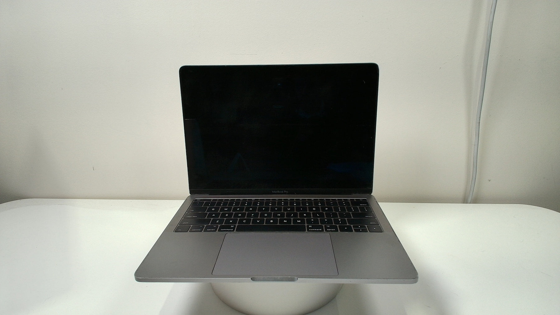 MacBook Pro (13-inch, 2017, 2 TBT3)‎ Space Grey (Read Description) - Label
