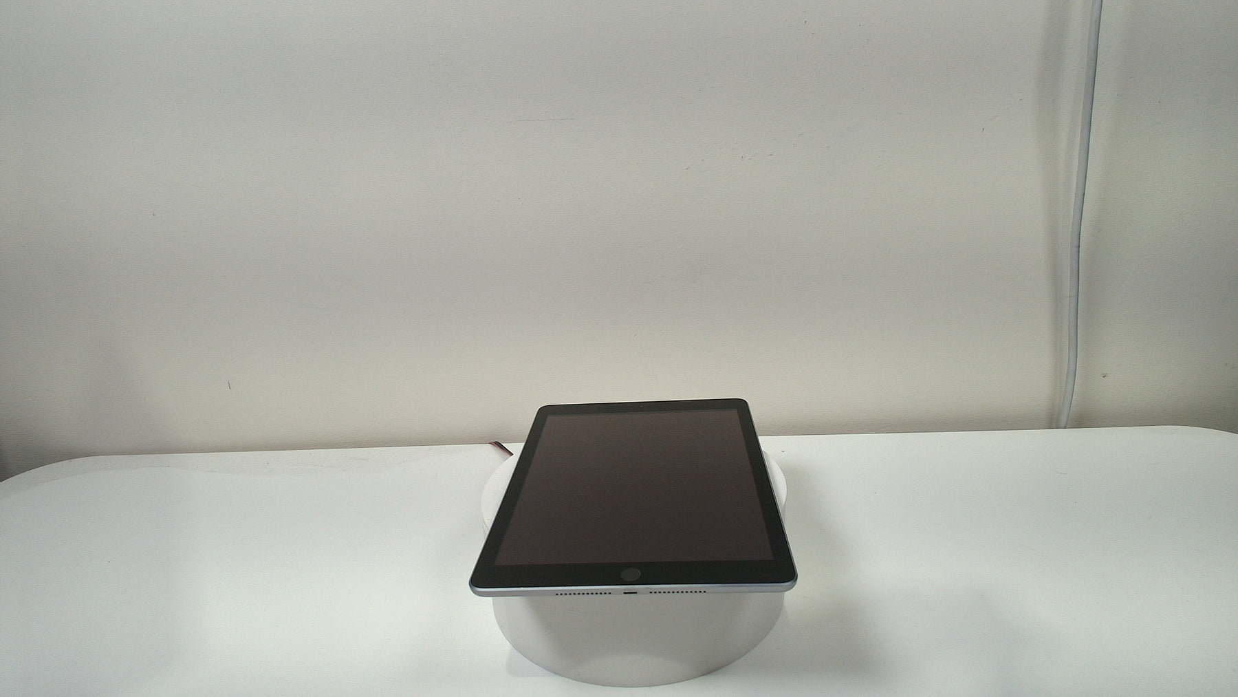 iPad (5th gen) Wi-Fi‎ Gray (Read Description) - Label
