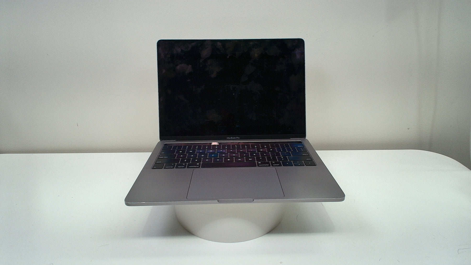 Macbook Pro 13 inch 2018 (Intel, 4 Thunderbolt Ports) Space-Grey (Read Description) - Label