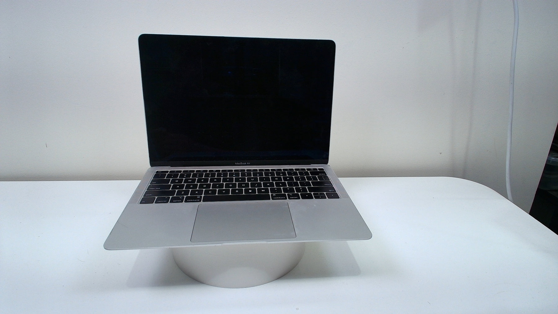 MacBook Air 13 inch retina 2019 (Read Description) - Label