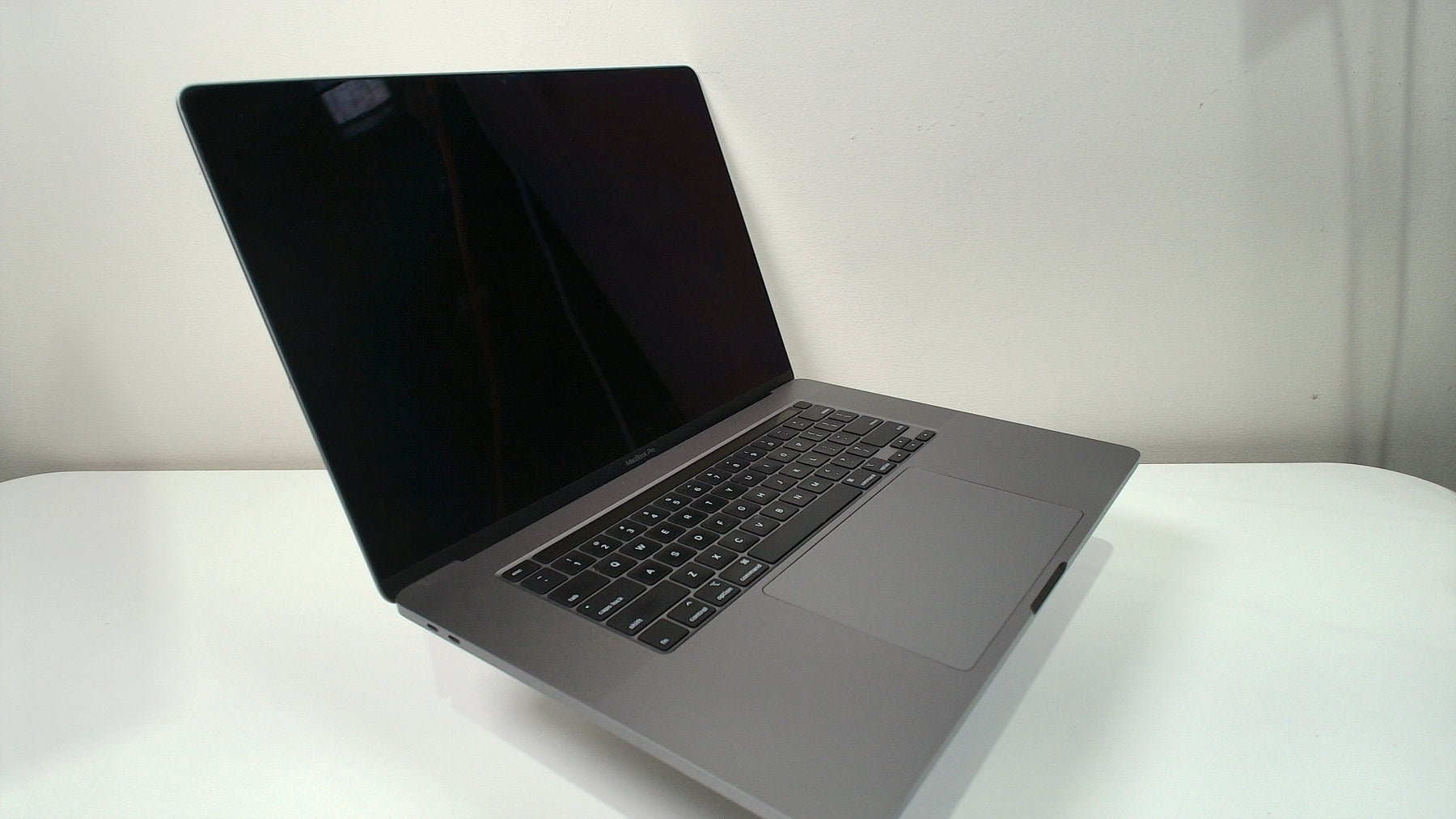 MacBook Pro (16-inch, 2019)‎ (Read Description) - Label