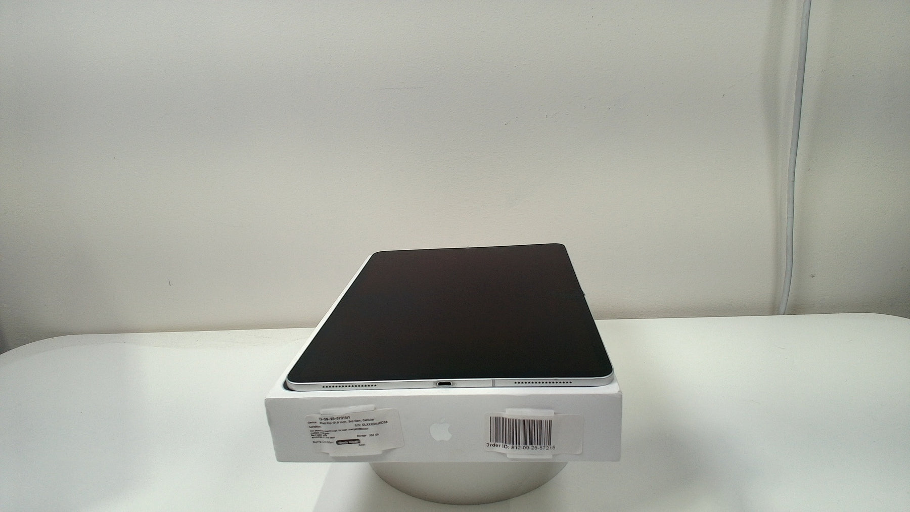 iPad Pro 12.9 inch, 3rd Gen, Cellular‎ (Read Description) - Label
