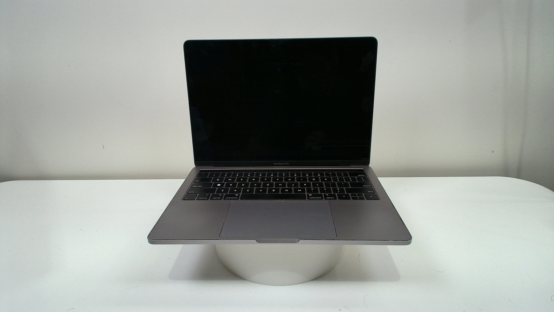 MacBook Pro 13 inch 2019 4 TBT3 (Read Description) - Label