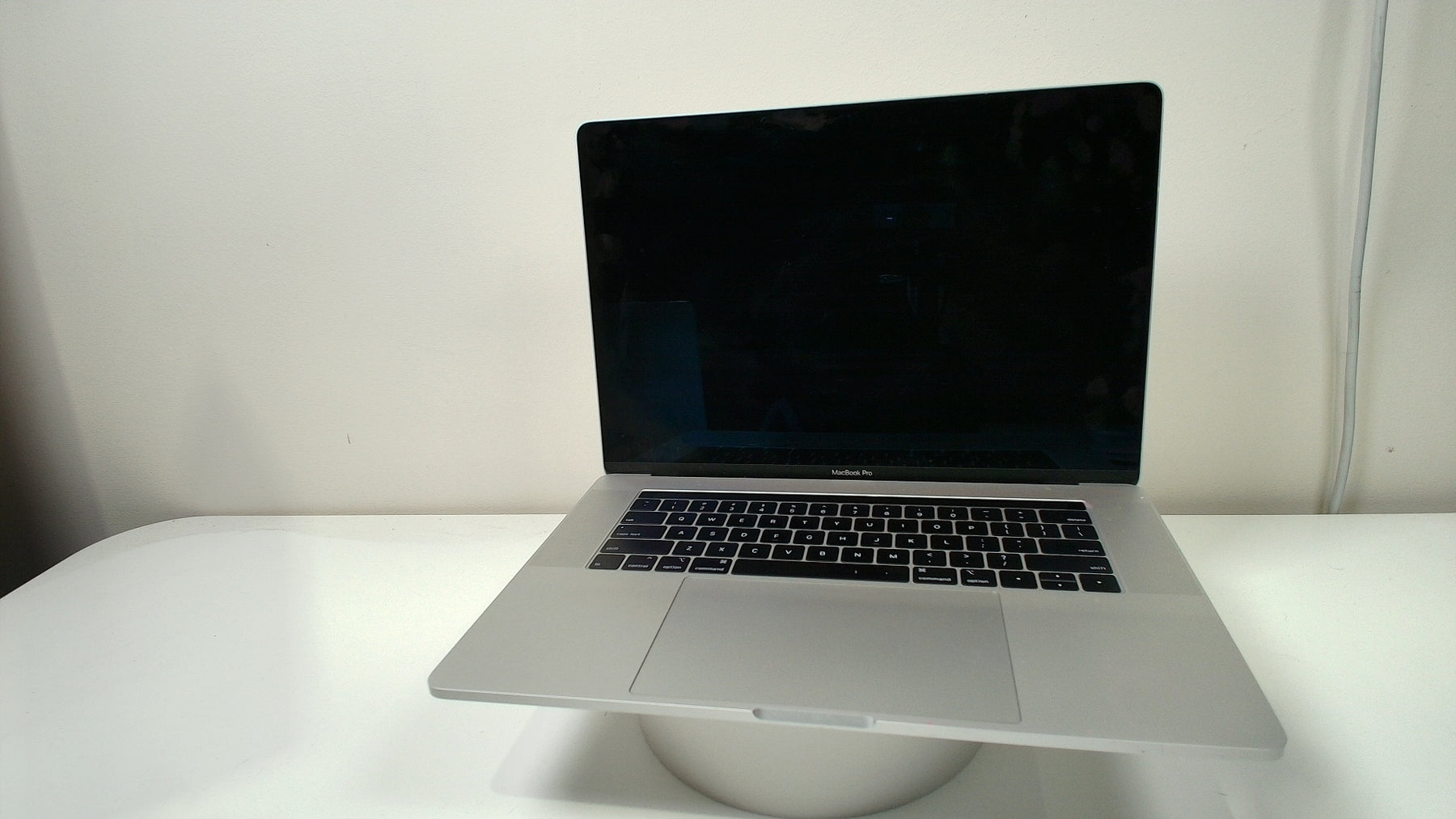 MacBook Pro (15-inch, 2019) (Read Description) - Label