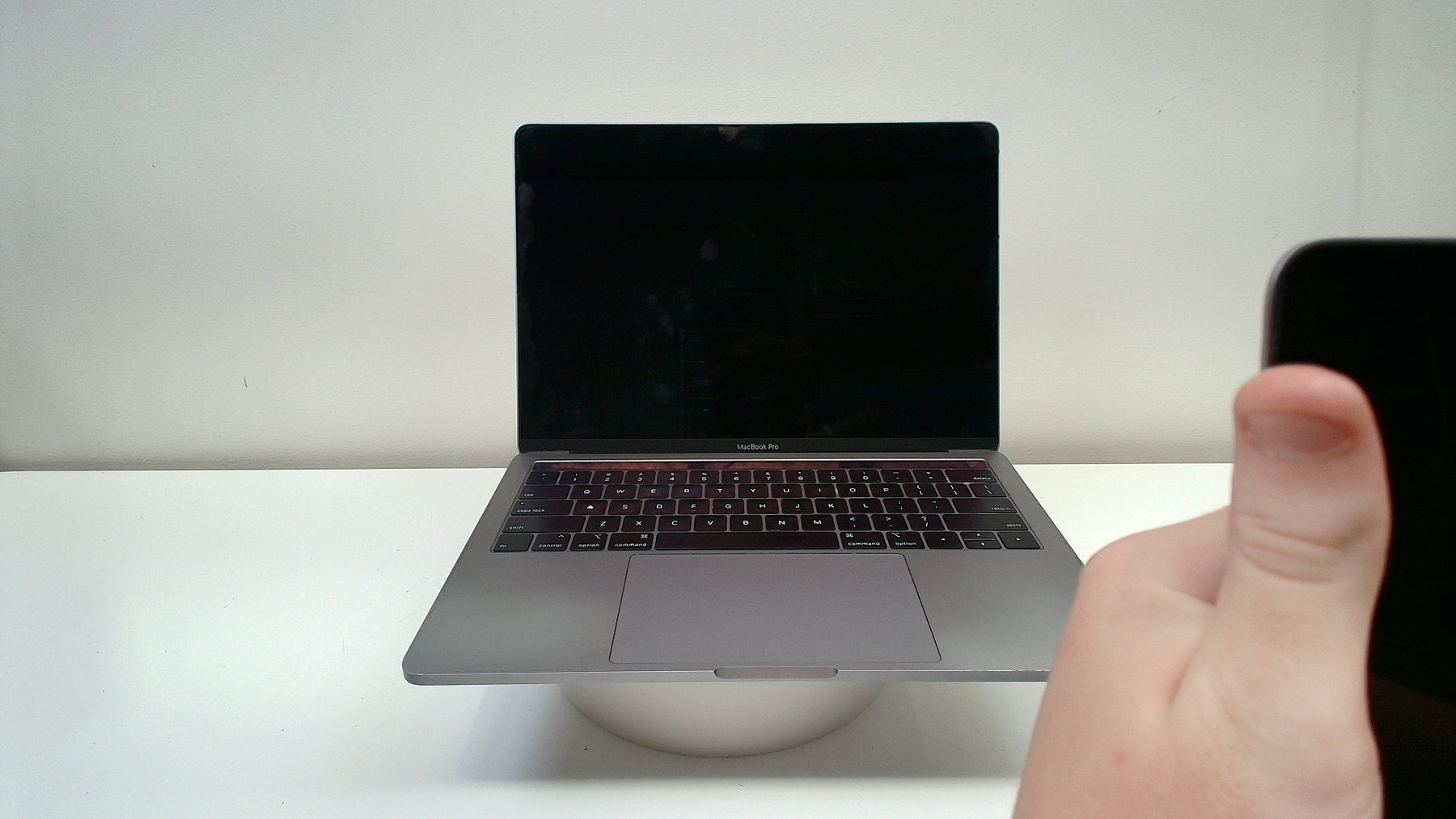 MacBook Pro (13-inch, 2019, Four Thunderbolt 3 ports) (Read Description) - Label