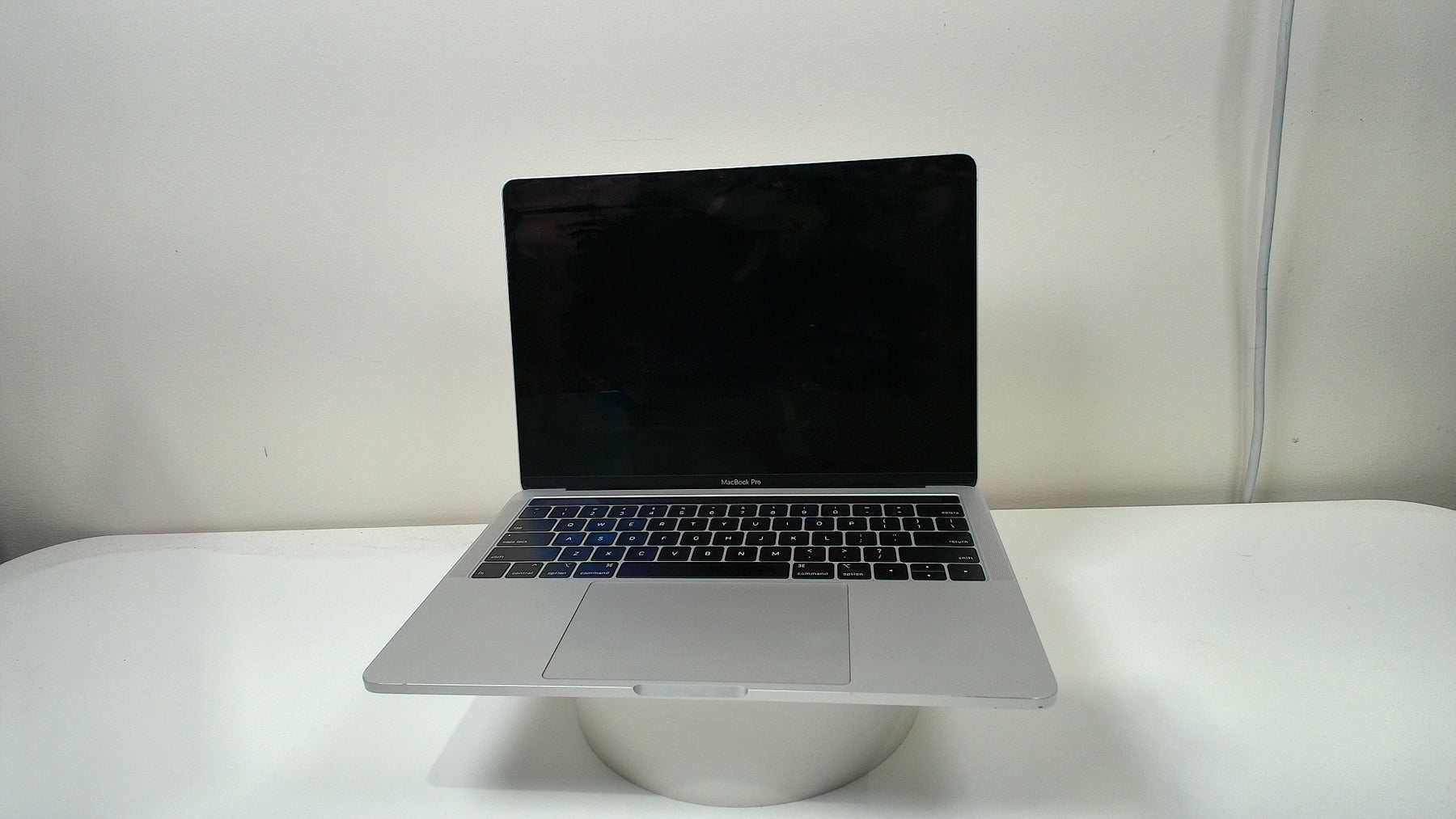 MacBook Pro (13-inch, 2019, Two Thunderbolt 3 ports) (Read Description) - Label