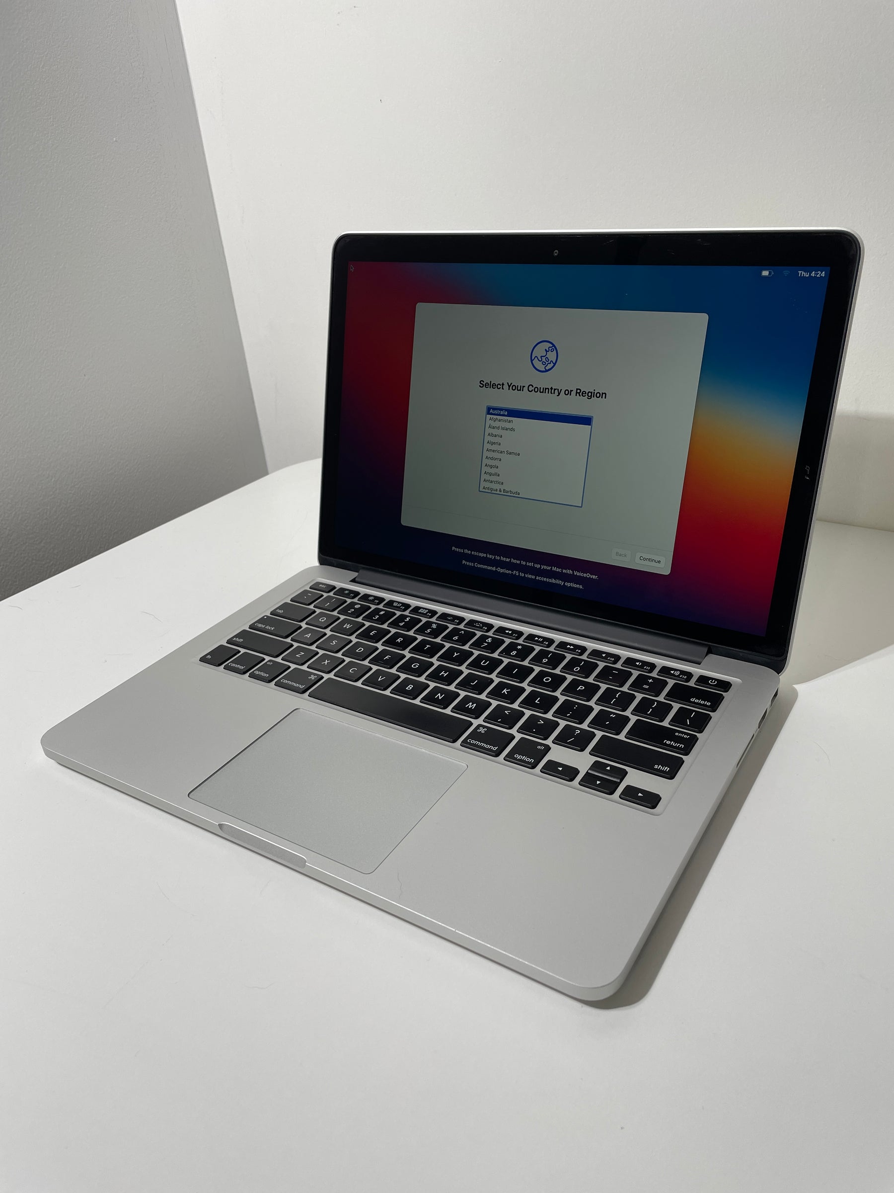 Macbook Pro 13-inch -  i5 - 256GB- Silver (Bargains)