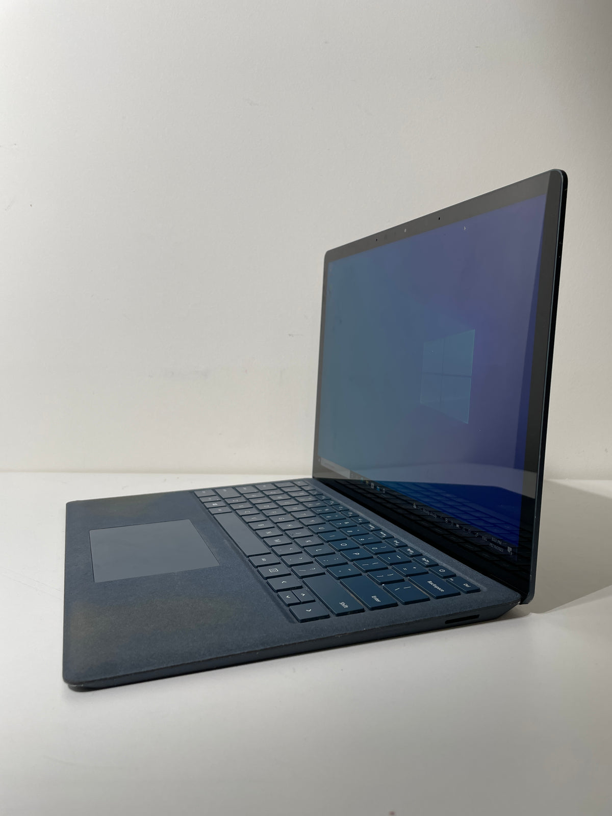 Surface Laptop i5-7660U 16GB RAM 512GB SSD (Bargains)